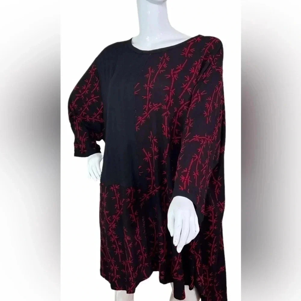 M.I.B. Making it Big plus size artsy design 5X blouse red and black NWOT